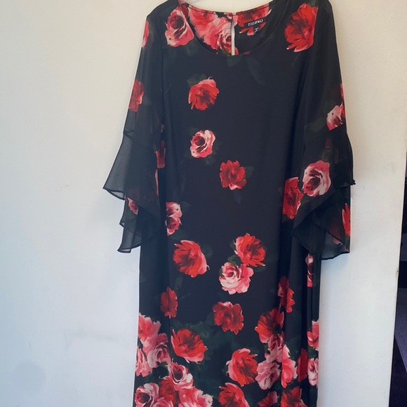 Roz & Ali Dresses & Skirts - Floral Butterfly Sleeves cocktail Dress
